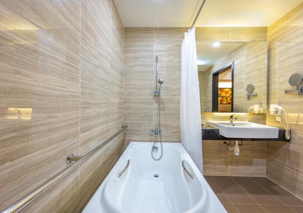 Greystone Centrestage Pj Hotel Petaling Jaya Exterior photo